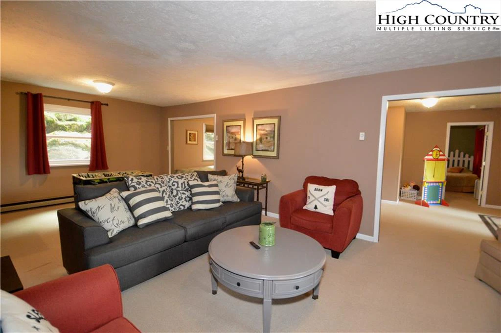 Image number 11 for the current listing