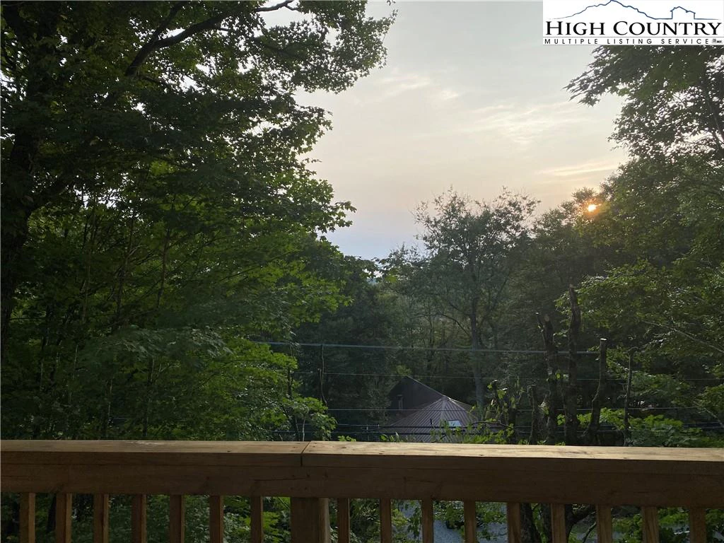 Image number 19 for the current listing