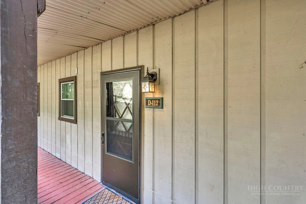 Image number 9 for the current listing