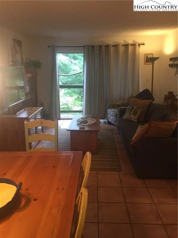 Image number 1 for the current listing