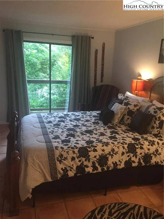 Image number 20 for the current listing