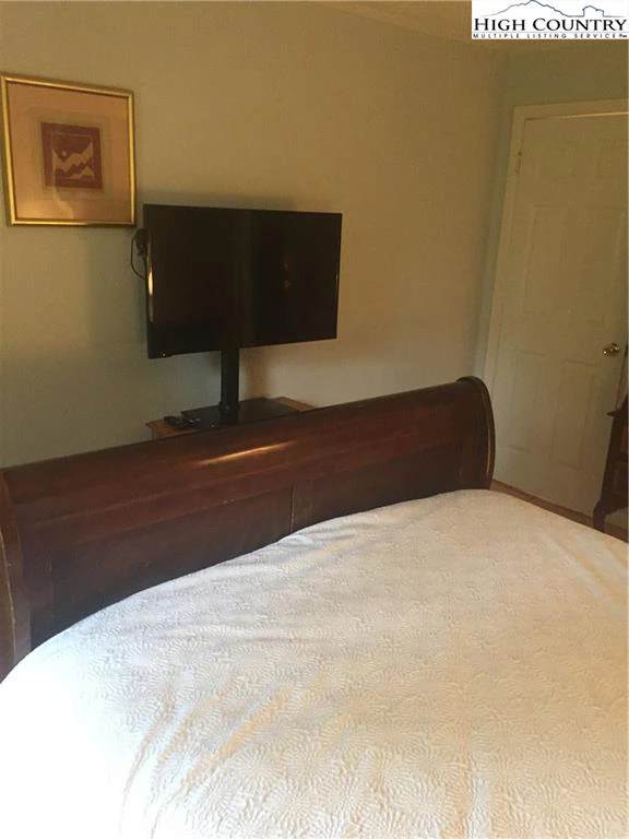 Image number 5 for the current listing