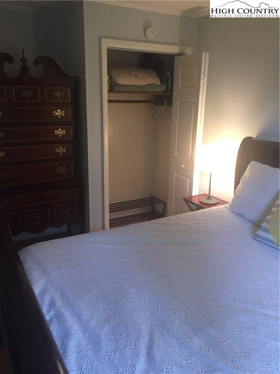 Image number 6 for the current listing