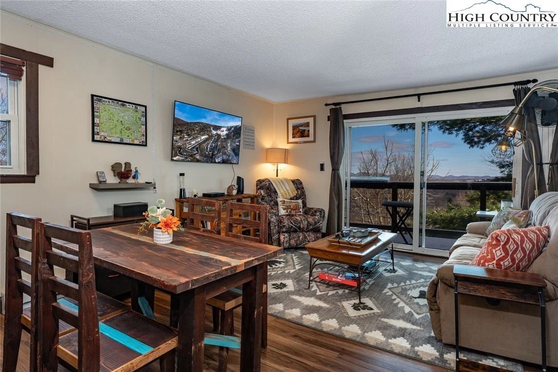 Image number 1 for the current listing