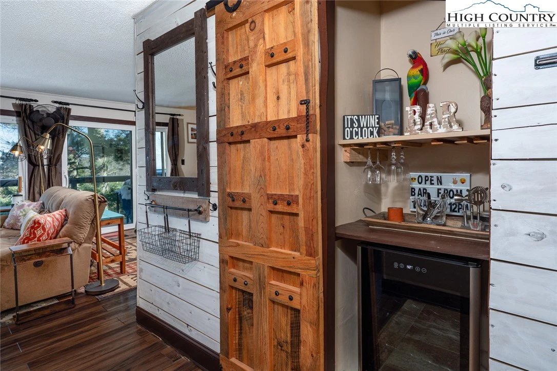 Image number 18 for the current listing