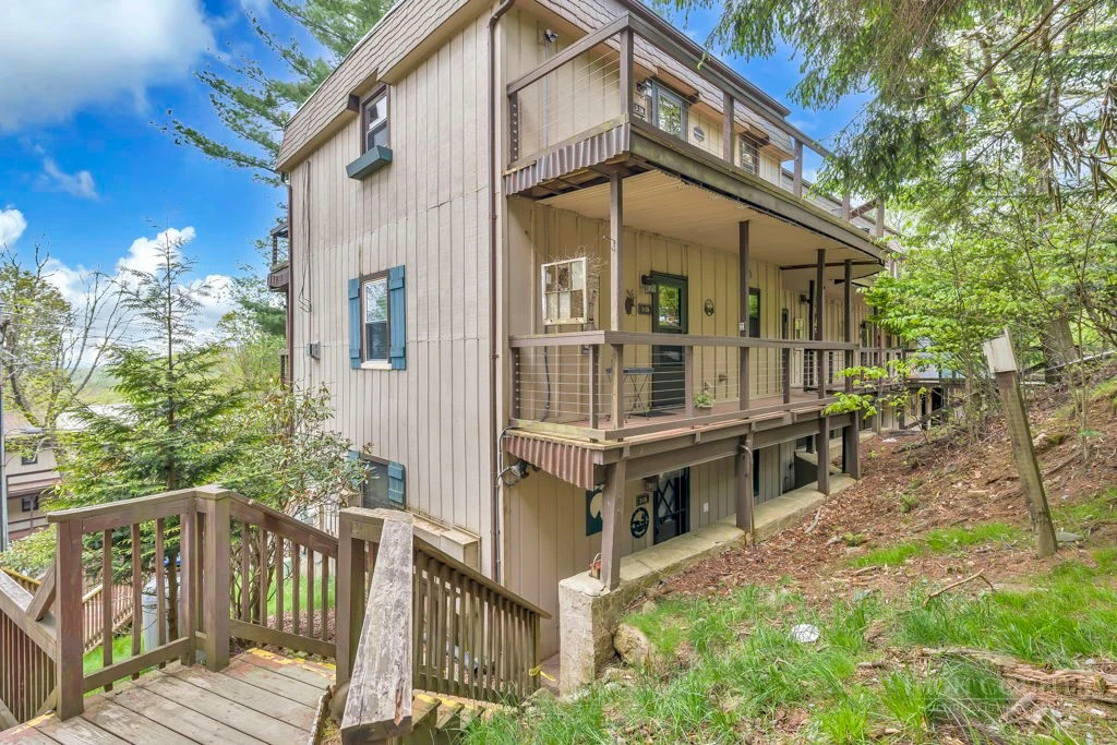 Image number 1 for the current listing