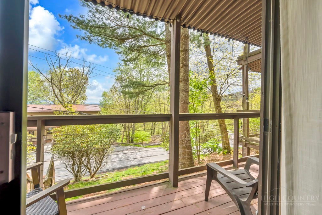 Image number 19 for the current listing