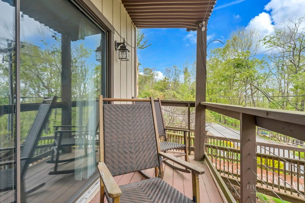 Image number 18 for the current listing