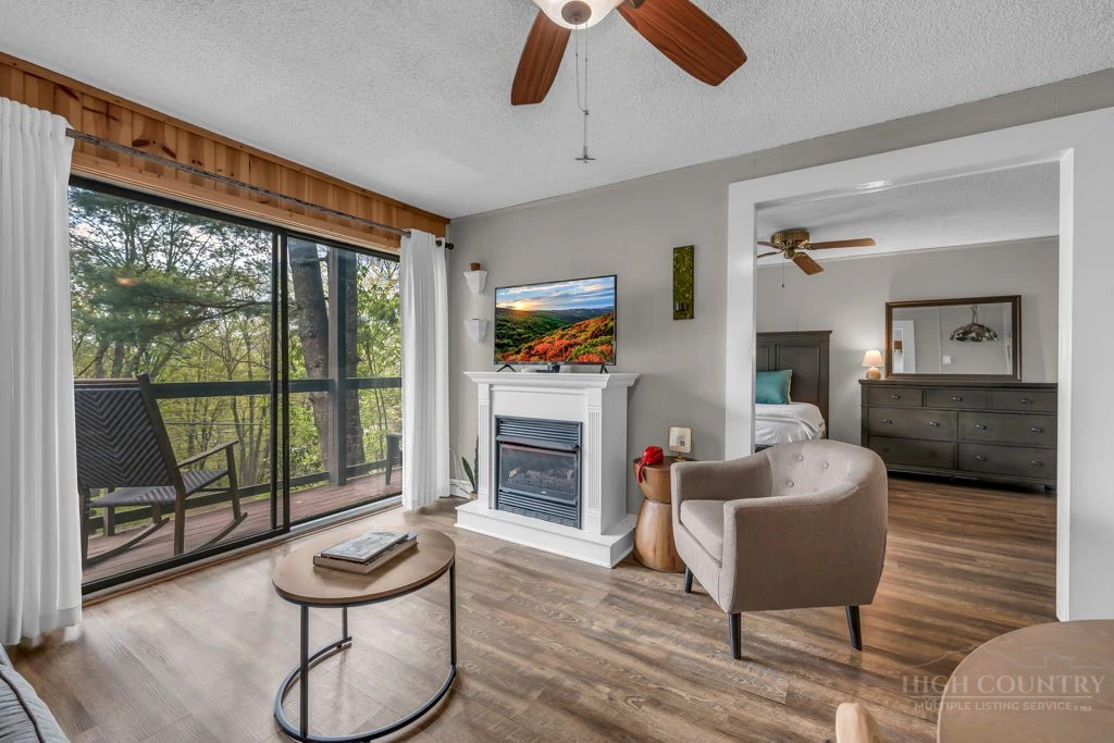 Image number 2 for the current listing