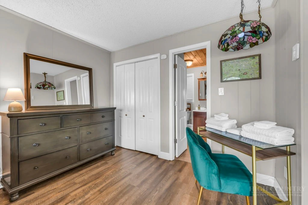 Image number 12 for the current listing