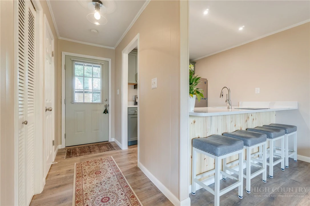 Image number 6 for the current listing