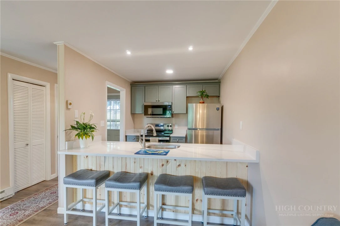 Image number 7 for the current listing