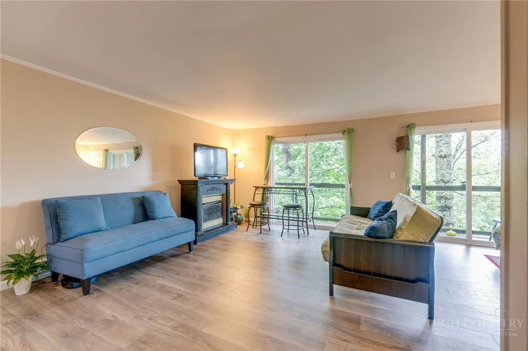 Image number 11 for the current listing