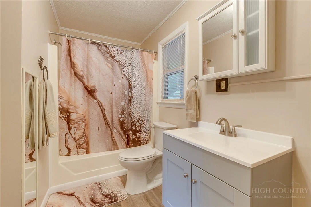 Image number 20 for the current listing