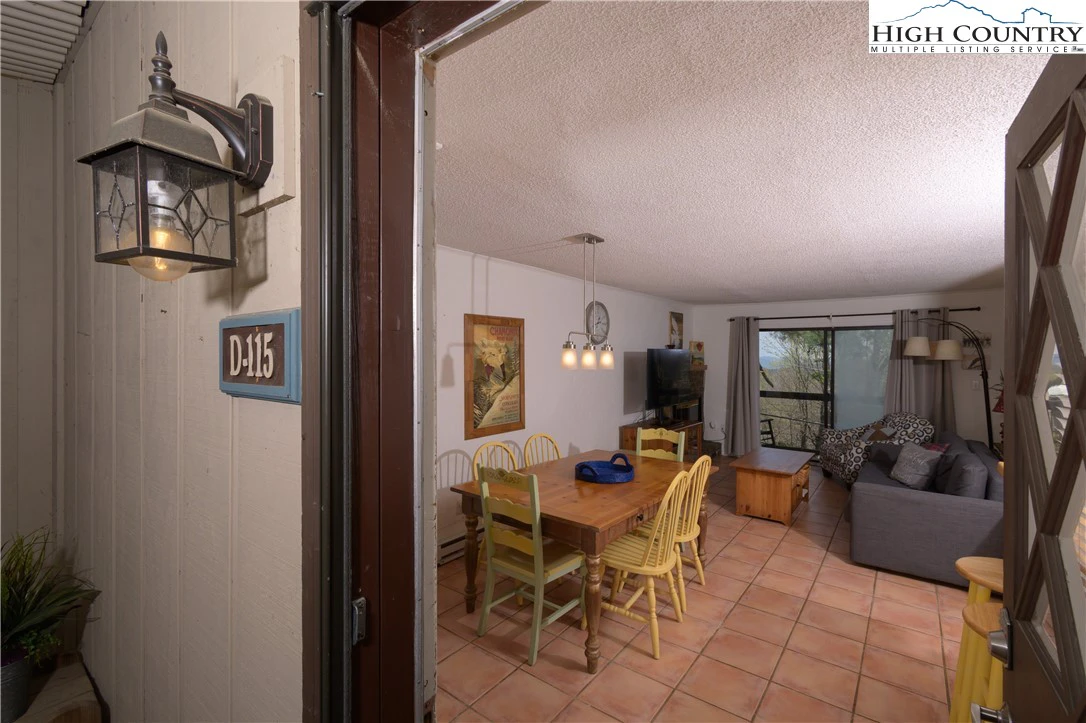 Image number 1 for the current listing
