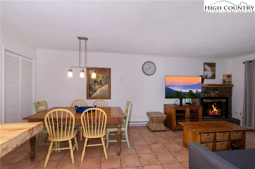 Image number 21 for the current listing