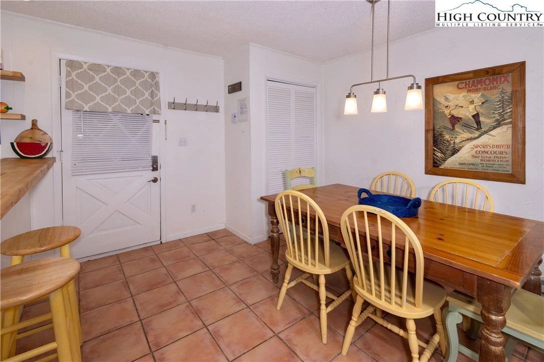 Image number 20 for the current listing