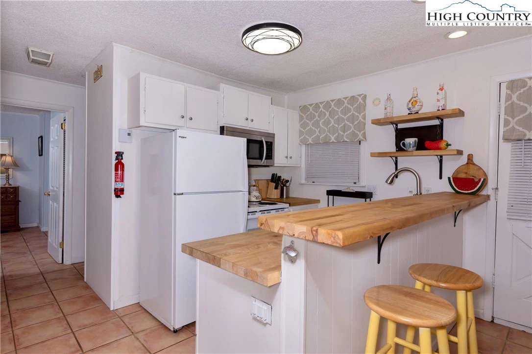 Image number 19 for the current listing