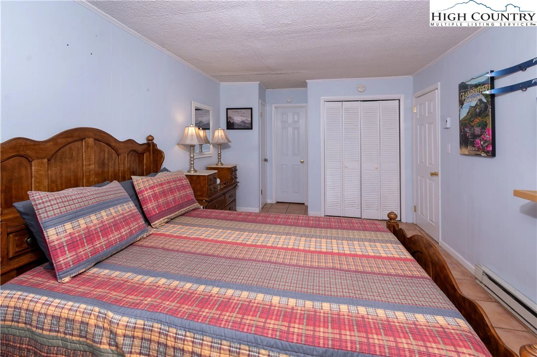 Image number 16 for the current listing