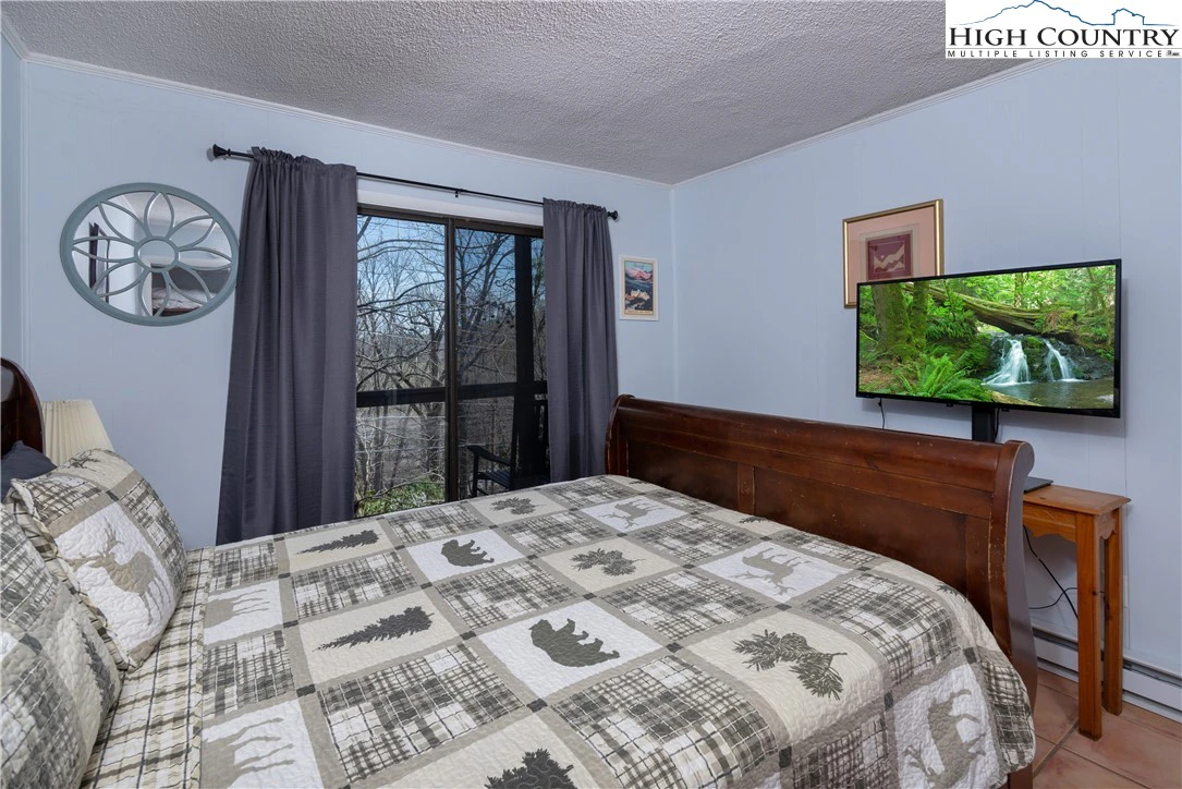 Image number 15 for the current listing