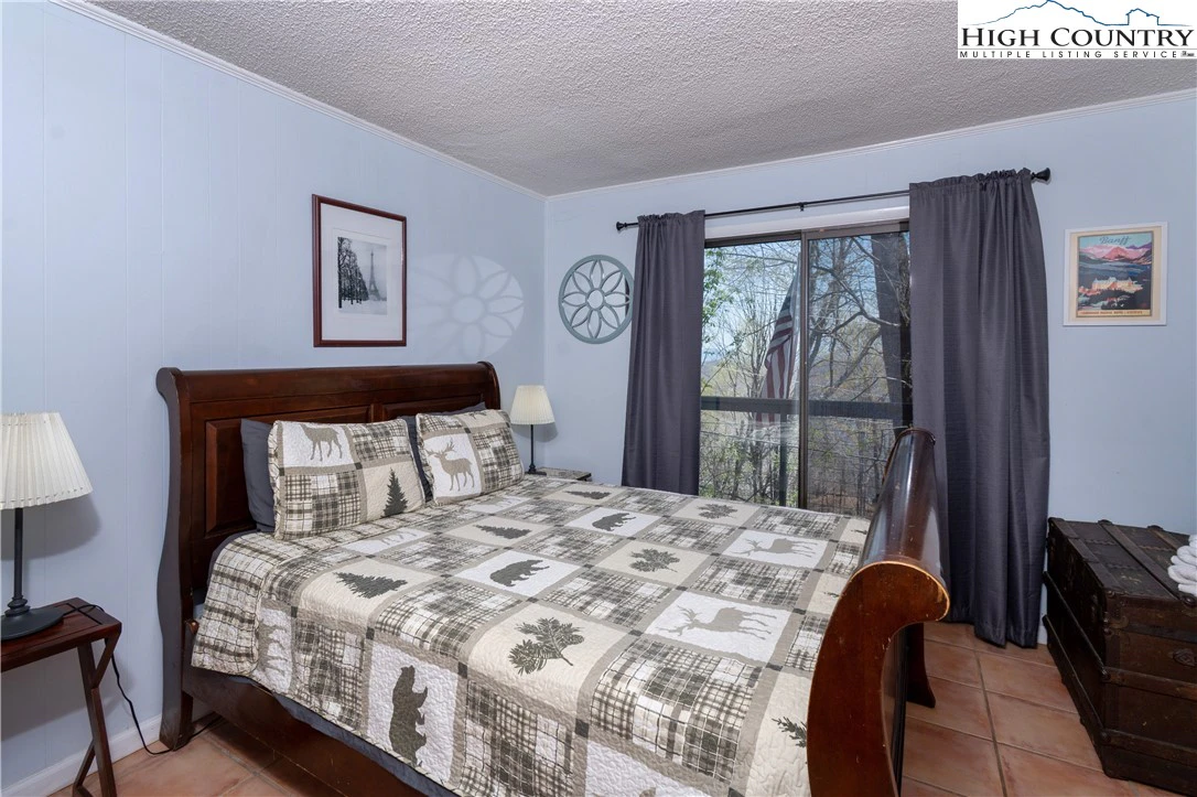 Image number 2 for the current listing
