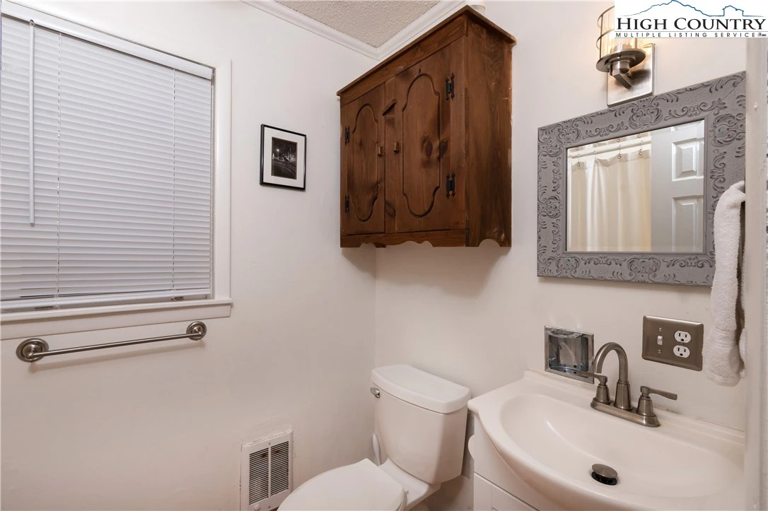 Image number 12 for the current listing