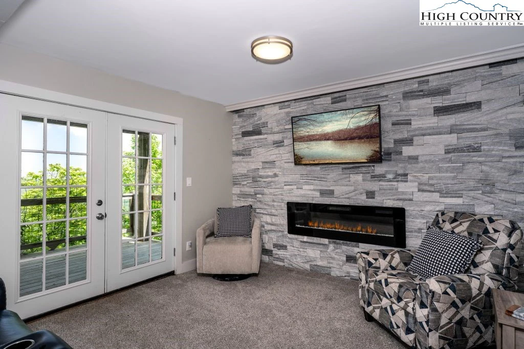 Image number 18 for the current listing