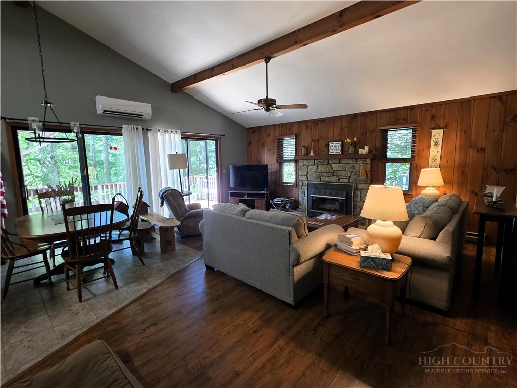 Image number 4 for the current listing