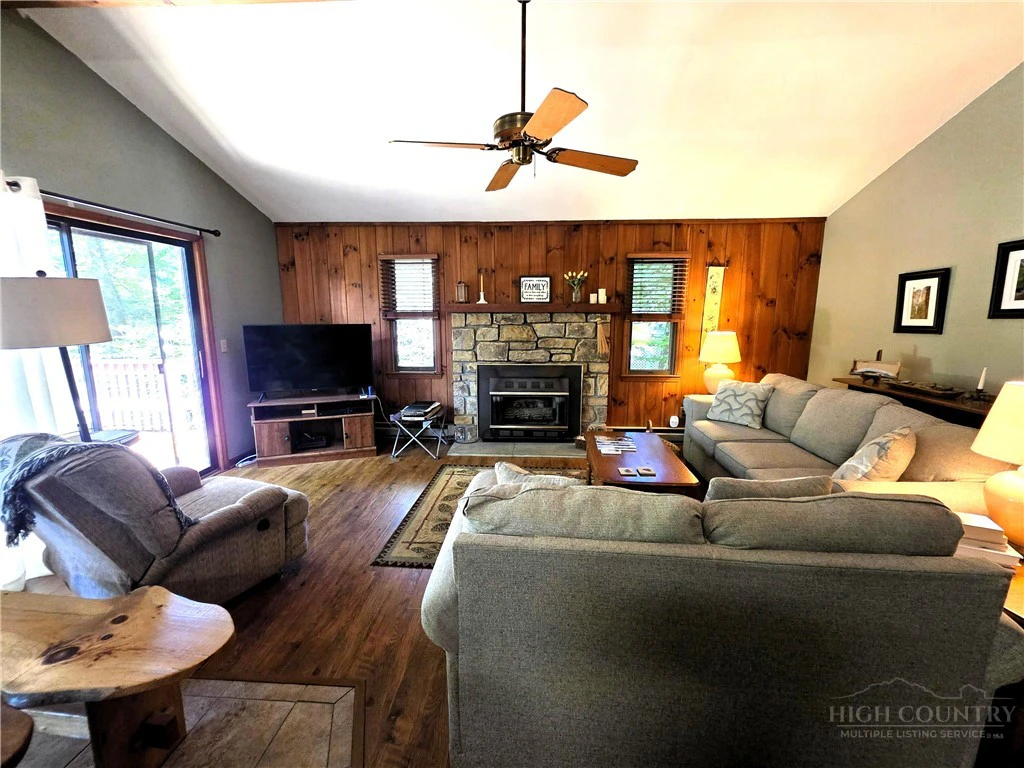 Image number 5 for the current listing