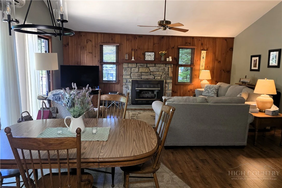 Image number 6 for the current listing