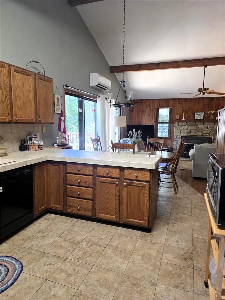 Image number 8 for the current listing