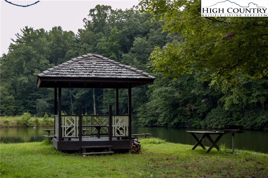 Image number 18 for the current listing