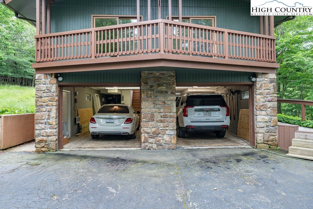 Image number 1 for the current listing