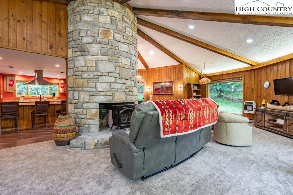 Image number 11 for the current listing