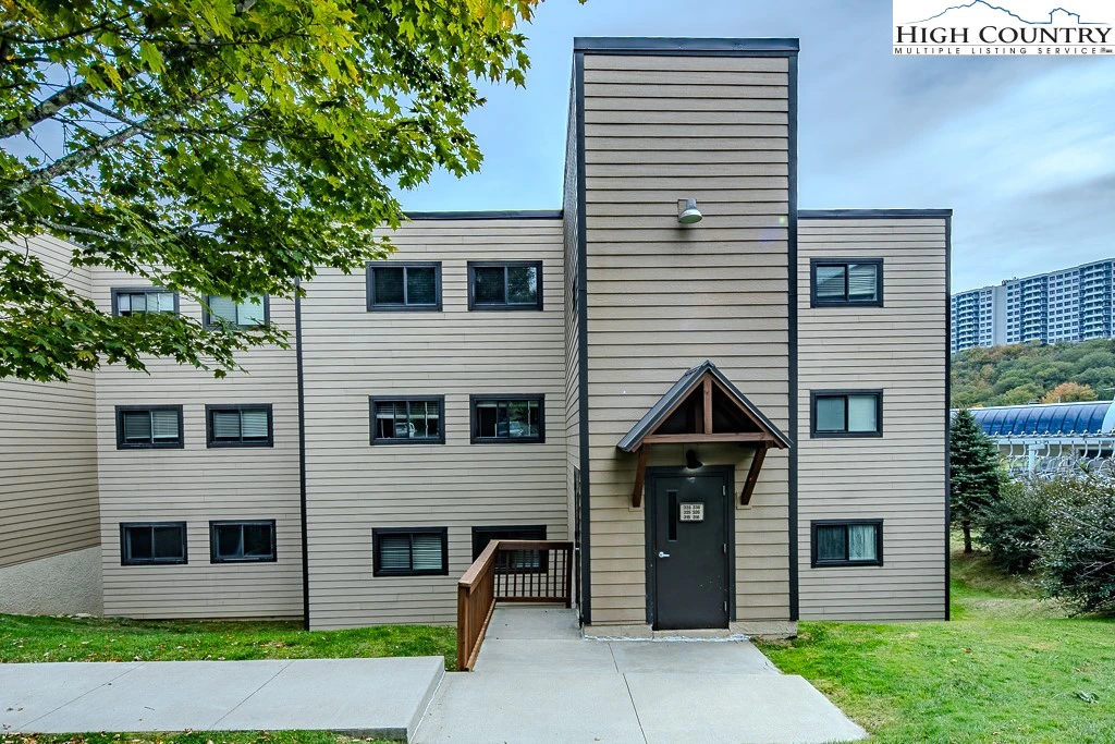 Image number 1 for the current listing