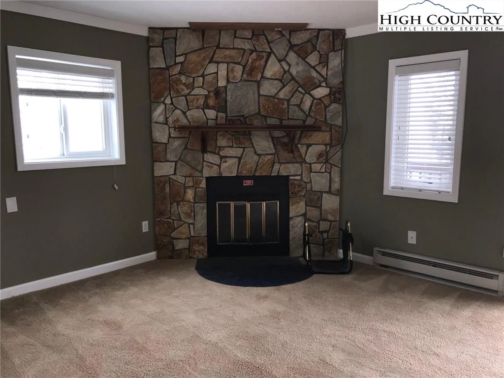 Image number 3 for the current listing