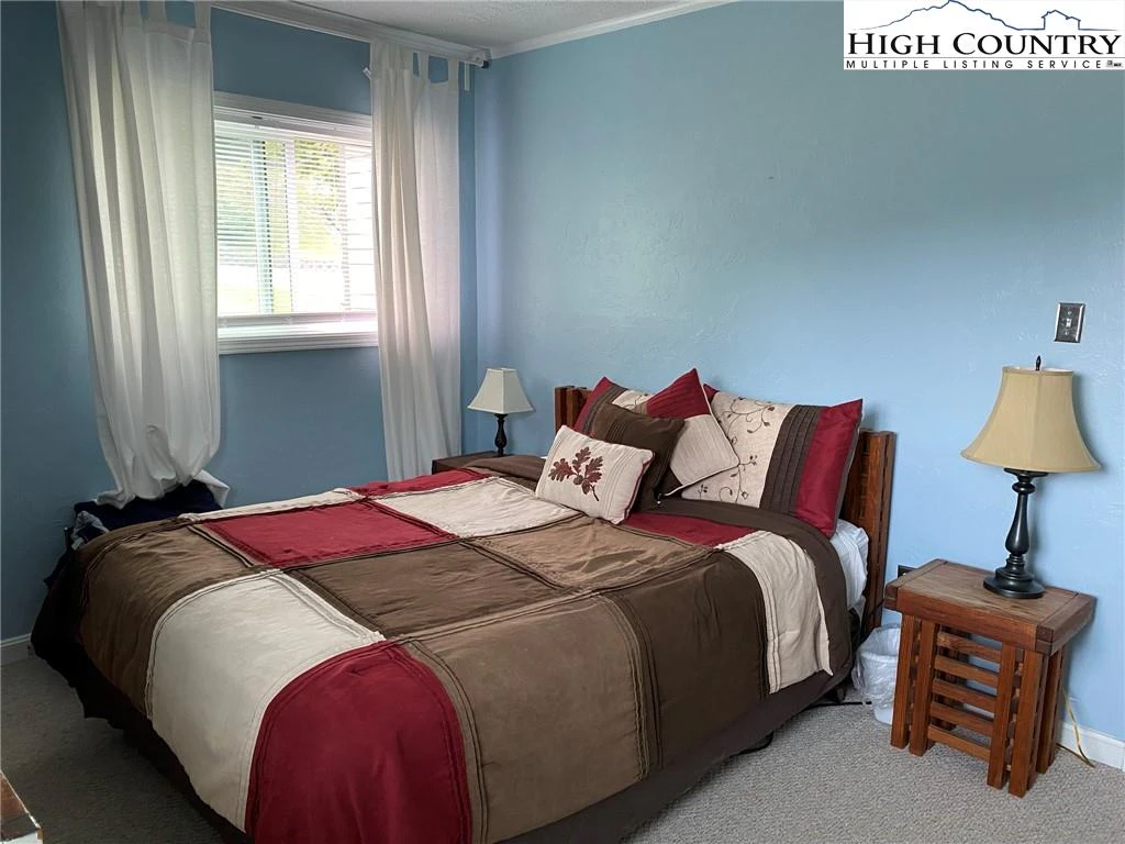 Image number 8 for the current listing