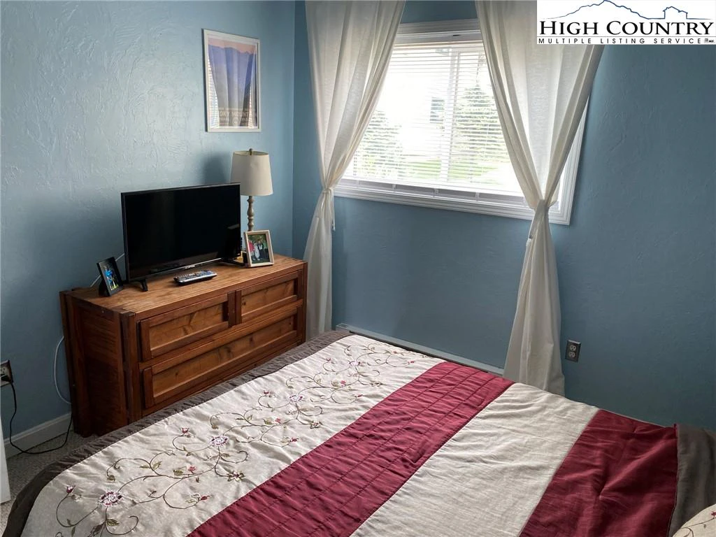 Image number 6 for the current listing
