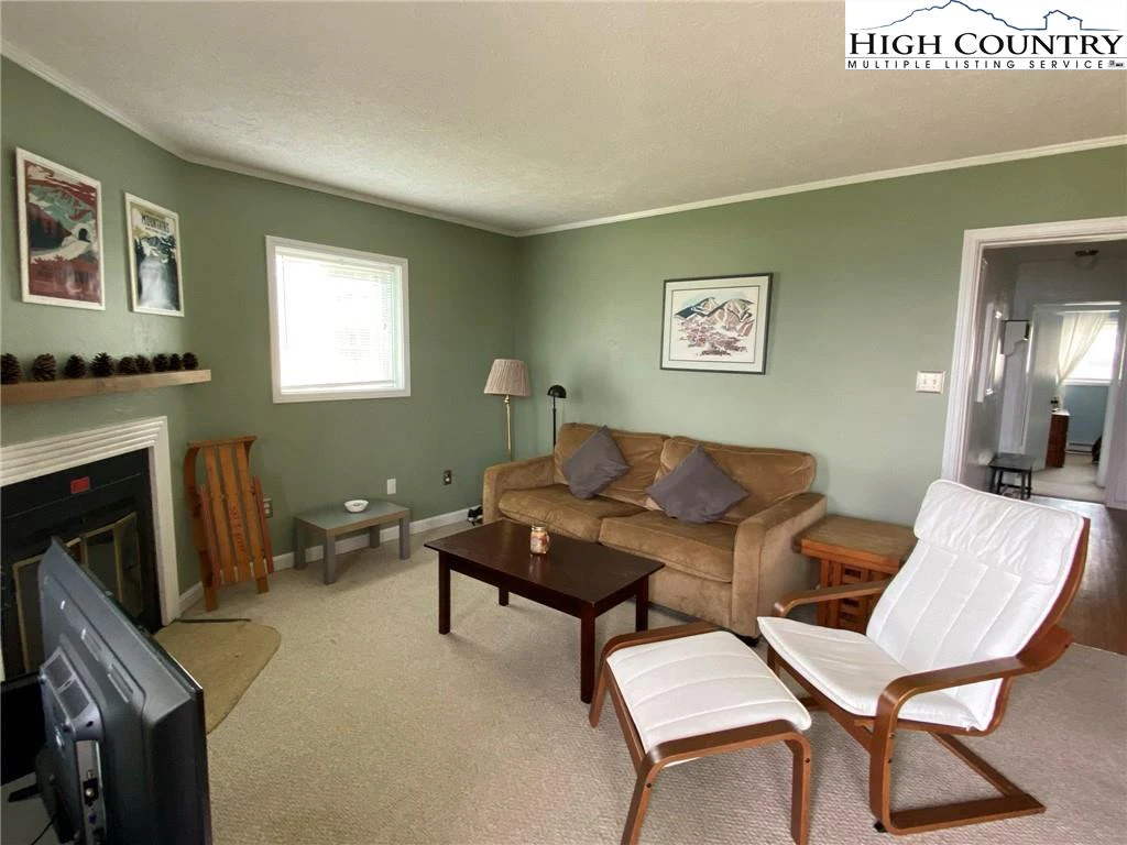 Image number 15 for the current listing