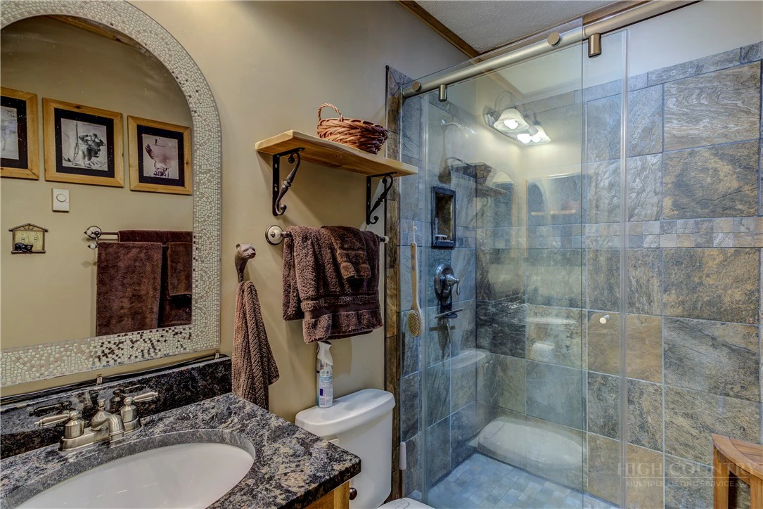 Image number 9 for the current listing