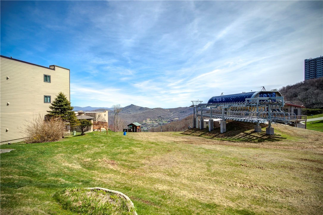 Image number 4 for the current listing