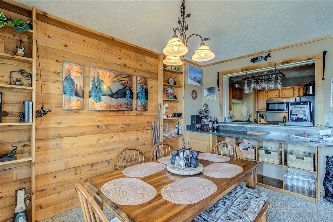 Image number 19 for the current listing