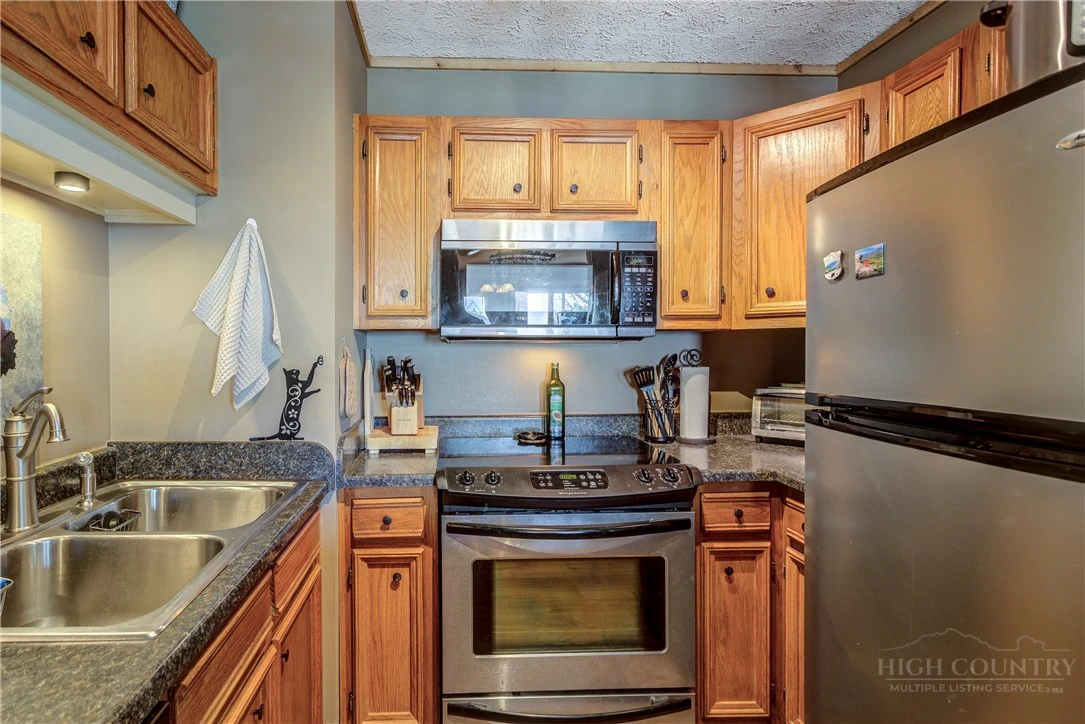 Image number 15 for the current listing