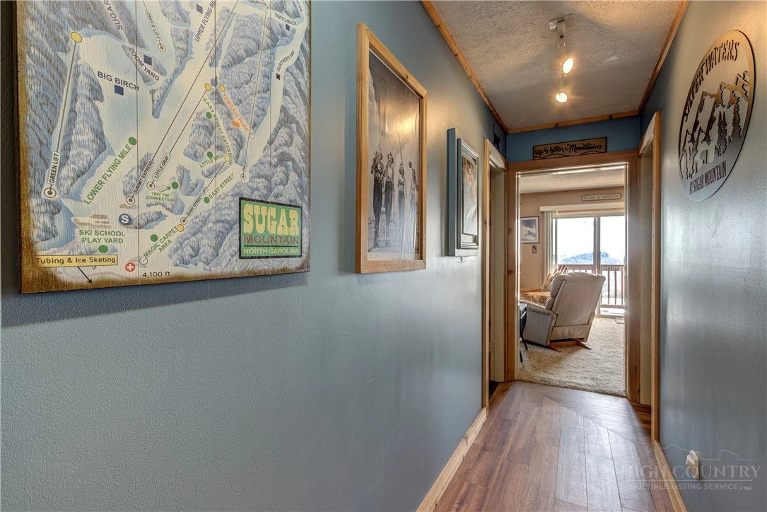 Image number 11 for the current listing