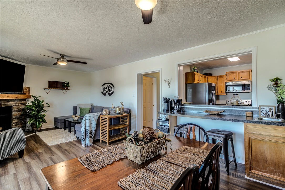 Image number 3 for the current listing
