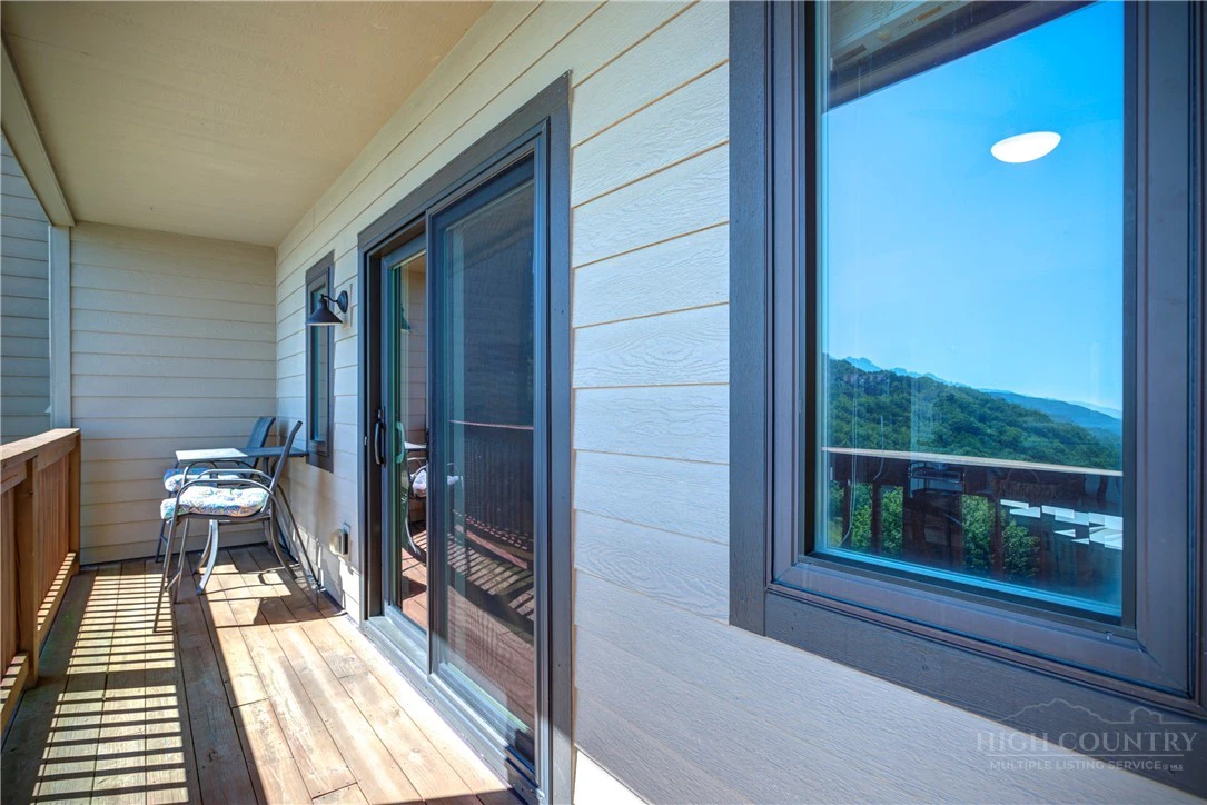 Image number 17 for the current listing