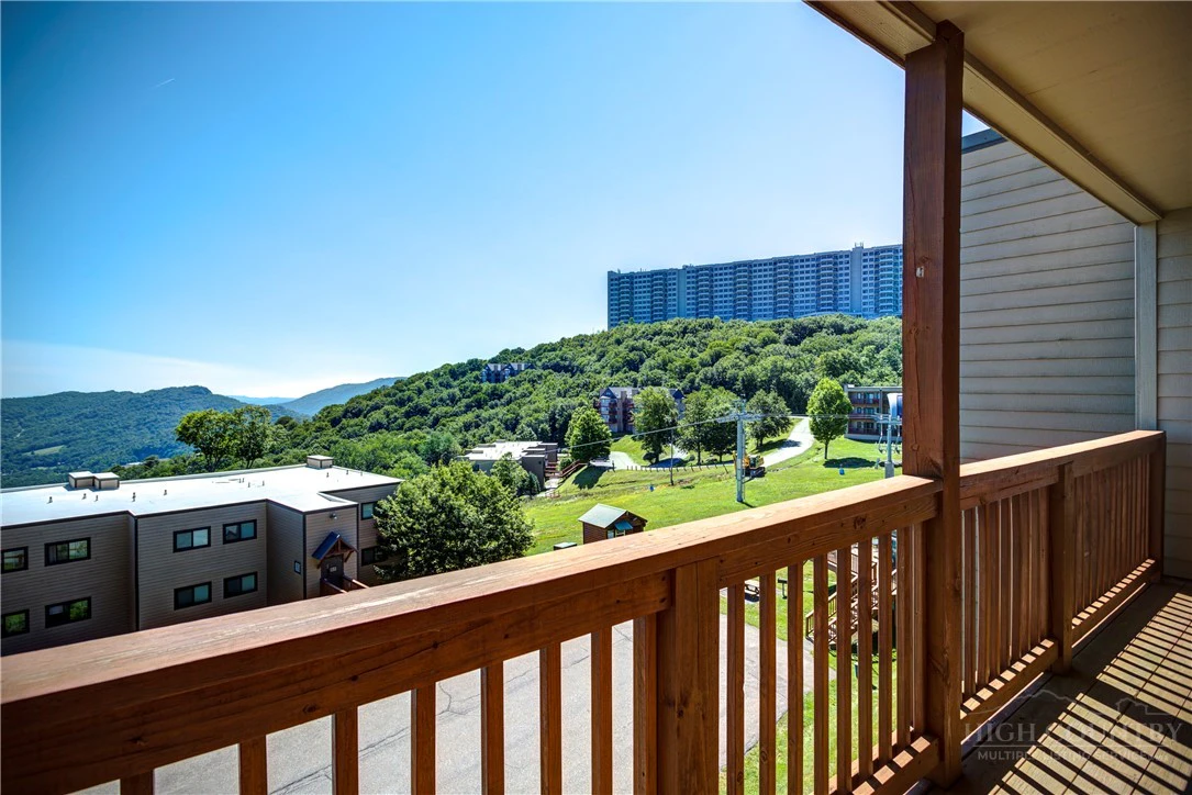 Image number 18 for the current listing