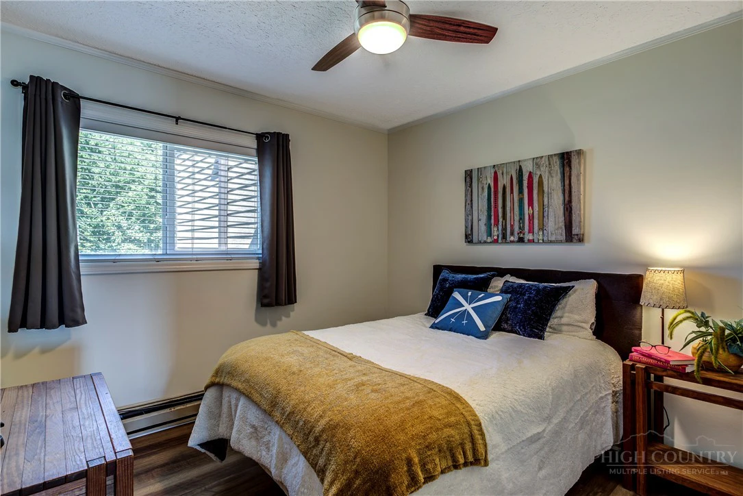 Image number 14 for the current listing