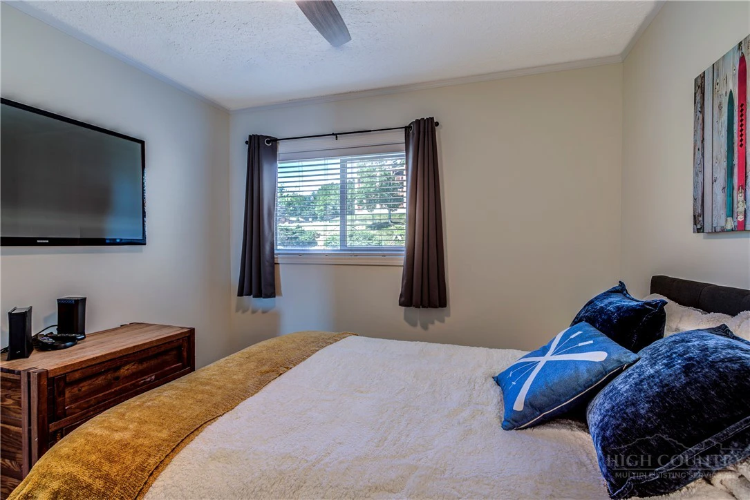 Image number 15 for the current listing