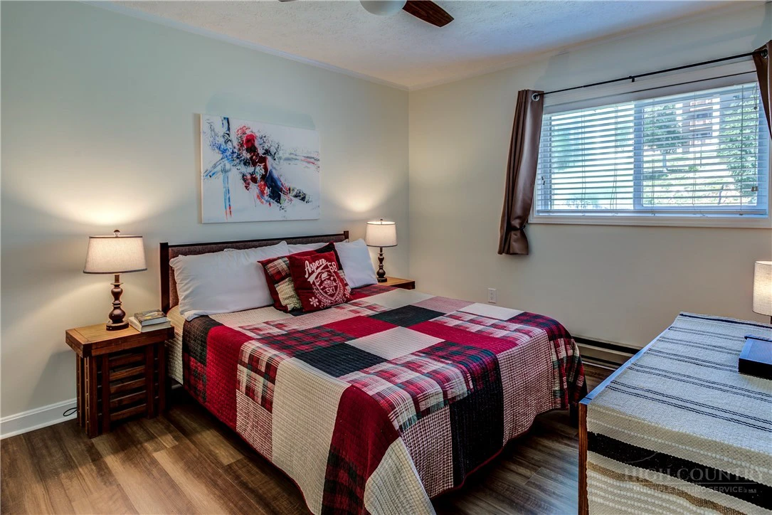 Image number 11 for the current listing